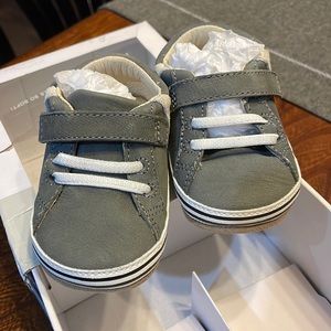 Robeez First Kicks Premium Leather Baby Shoes  6-9 mos Grey NEW in imperfect box